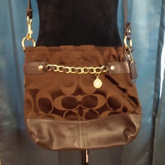 Coach Handbags - Authentic Coach Cross Should bag